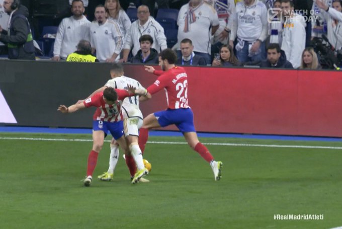 Sędzia skrzywdził Real w meczu z Atletico? Gigantyczne kontrowersje w derbach Madrytu [WIDEO]