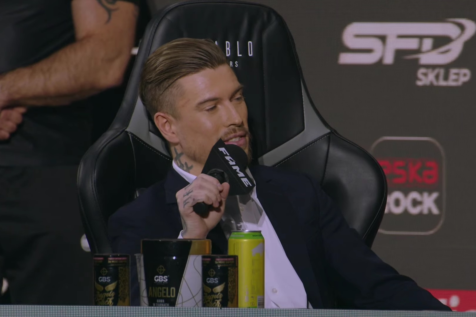 "Kim on, k***a, jest?". Kosecki zaatakował rywala przed galą Fame MMA. Nietypowa obietnica byłego kadrowicza