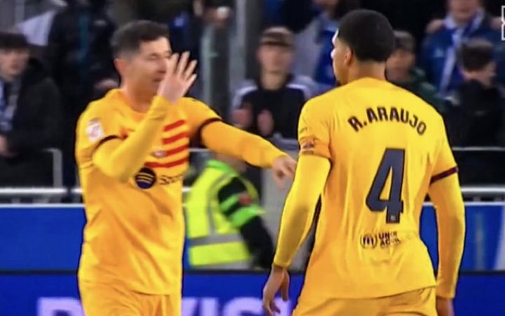 Robert Lewandowski uratował Ronalda Araujo. Ujawniono reakcję Polaka na zachowanie kolegi z FC Barcelony