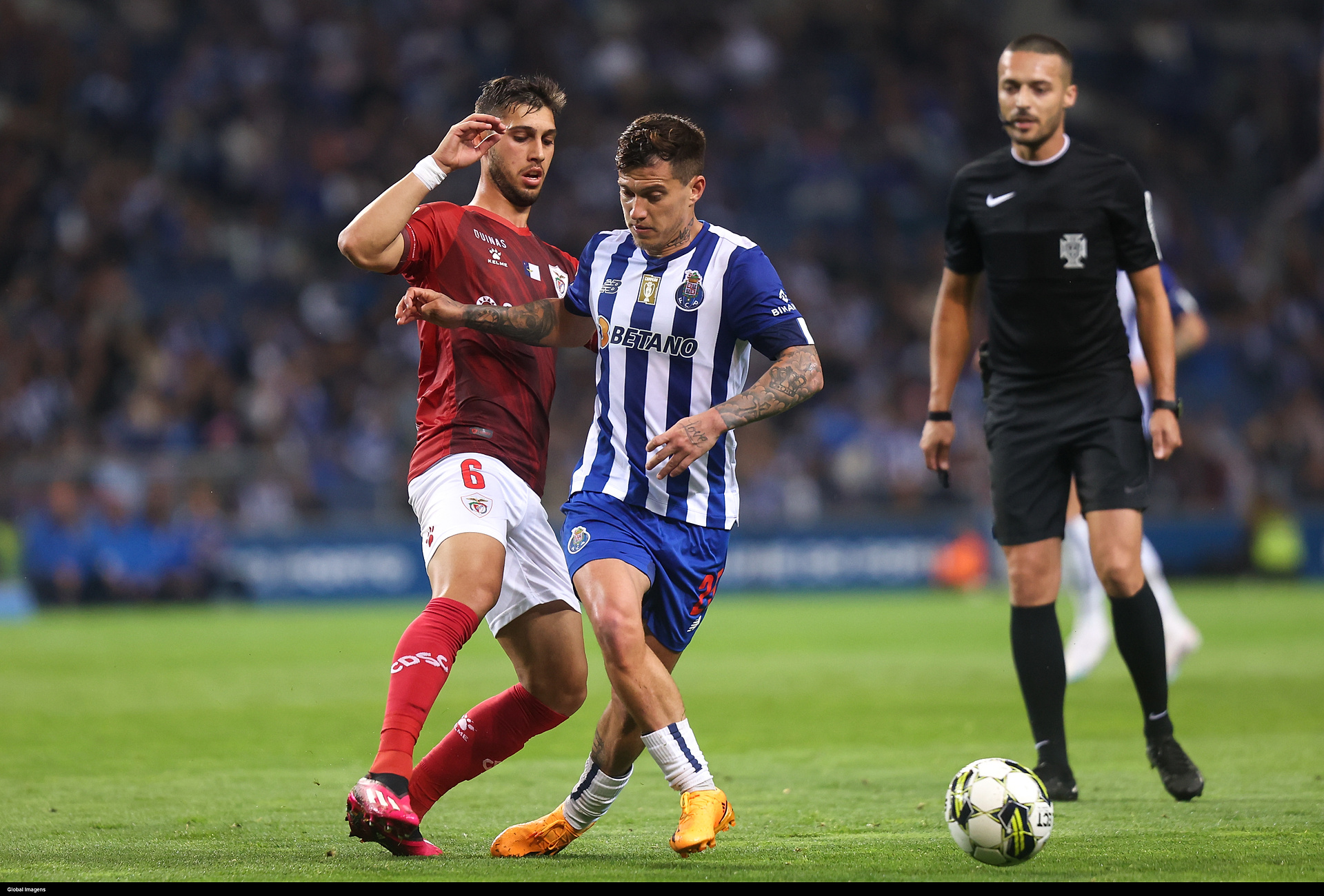Były piłkarz z Premier League zagra w Ekstraklasie! Polski klub szaleje na rynku transferowym