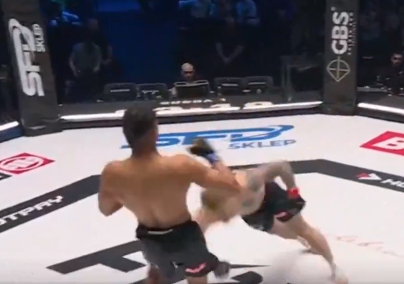Duża niespodzianka na Fame MMA 20! Faworyt nie powalczy o zwycięstwo w turnieju z ogromną nagrodą [WIDEO] 