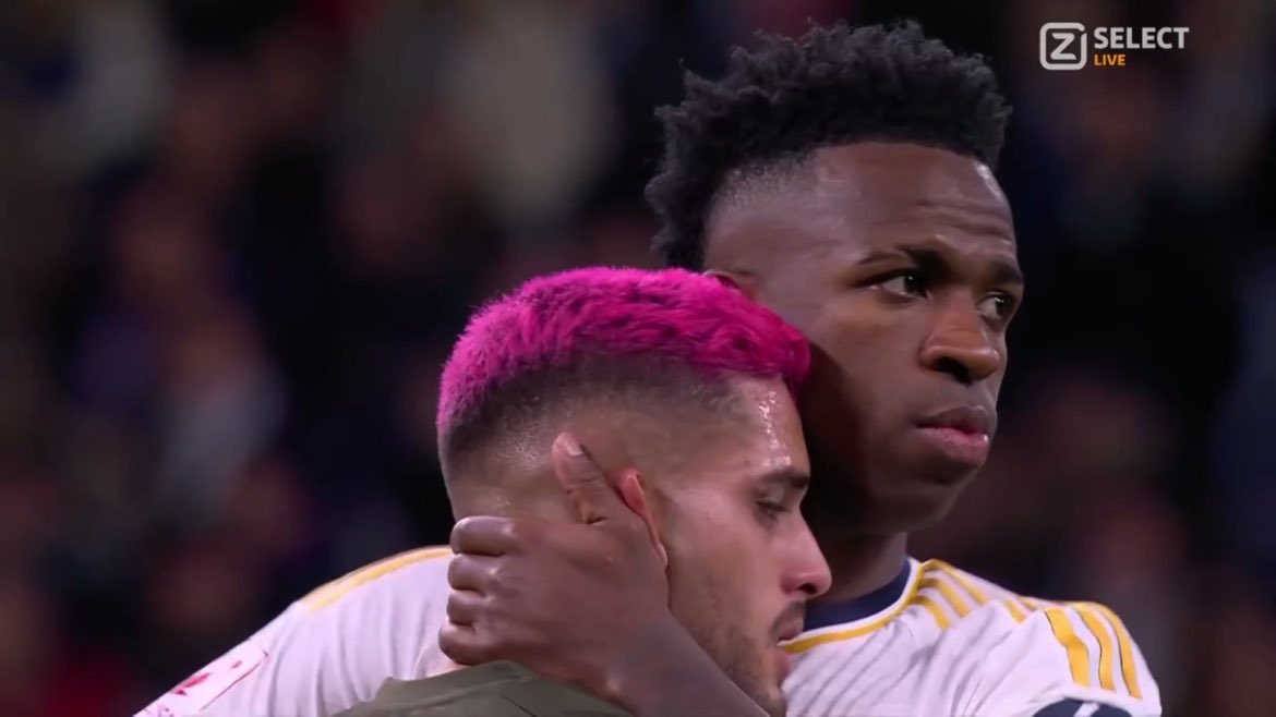 Piłkarz Girony zagrał tak, że pocieszały go nawet gwiazdy Realu. Sceny po hicie La Liga [ZDJĘCIA]