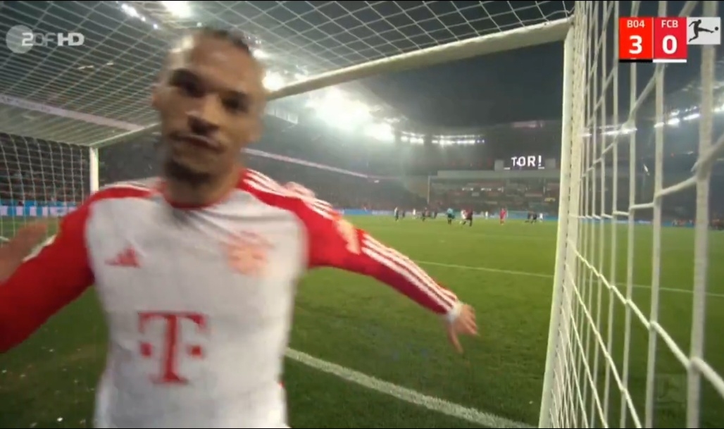 Leroy Sane znokautował kamerę. Gwiazda Bayernu nie wytrzymała po porażce [WIDEO]