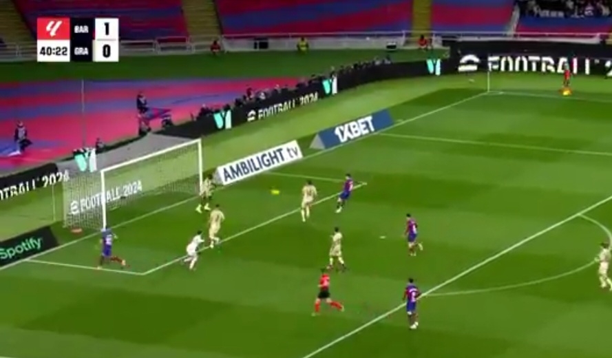 Robert Lewandowski nie wykorzystał wymarzonej okazji! Rywal wybił piłkę sprzed linii bramkowej [WIDEO]