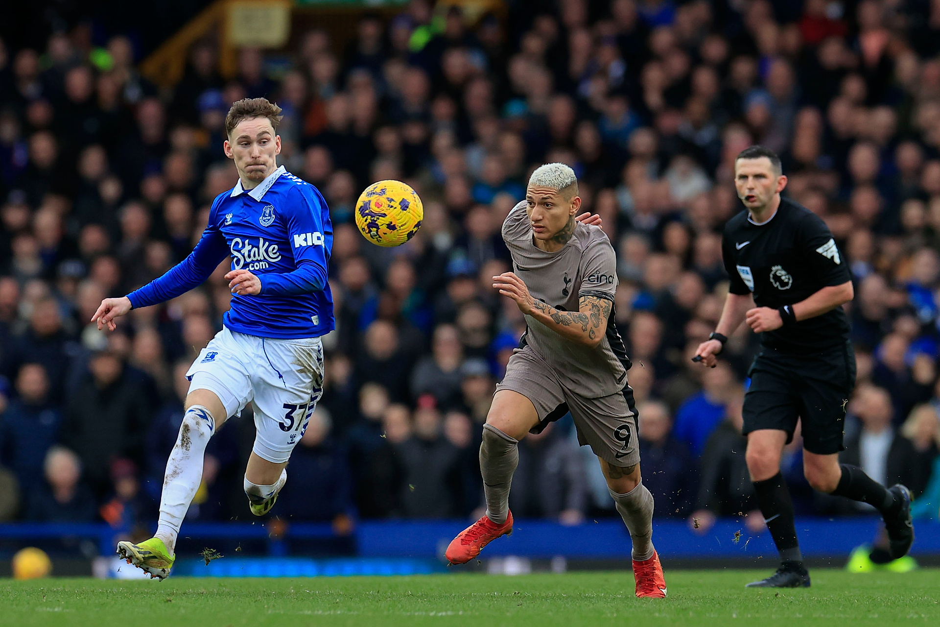 Dziś nikt już nie powie, że ma "gó*niany sezon". Zerwał łatkę flopa, szaleje w Premier League. "Uwolniony"