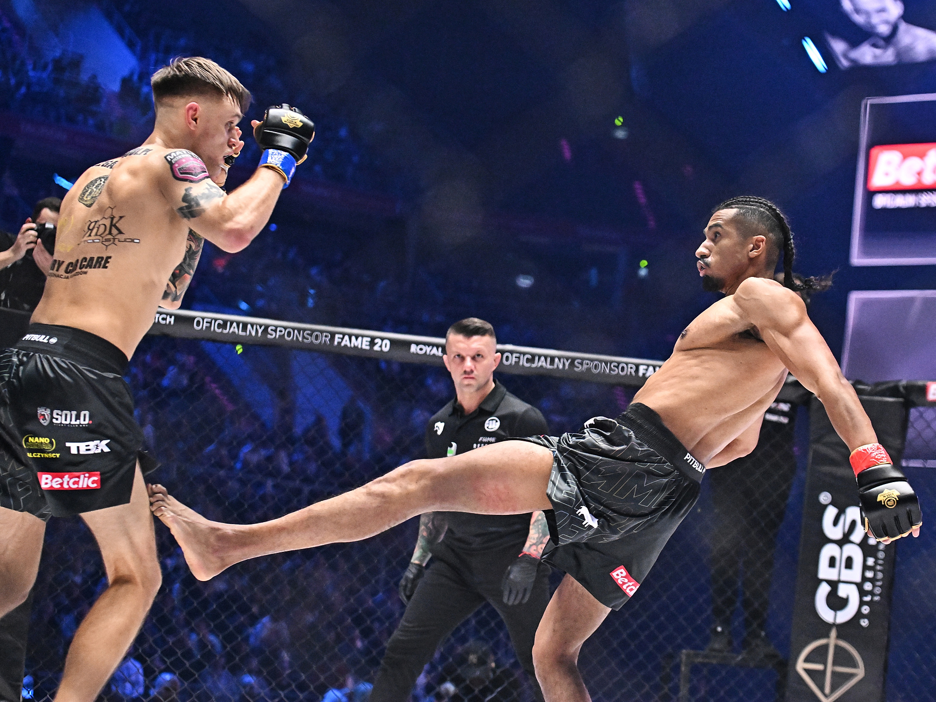 Uszkodził obie ręce podczas walki na Fame MMA 20. Freakfighter pokazał kontuzjowane dłonie [ZDJĘCIE]