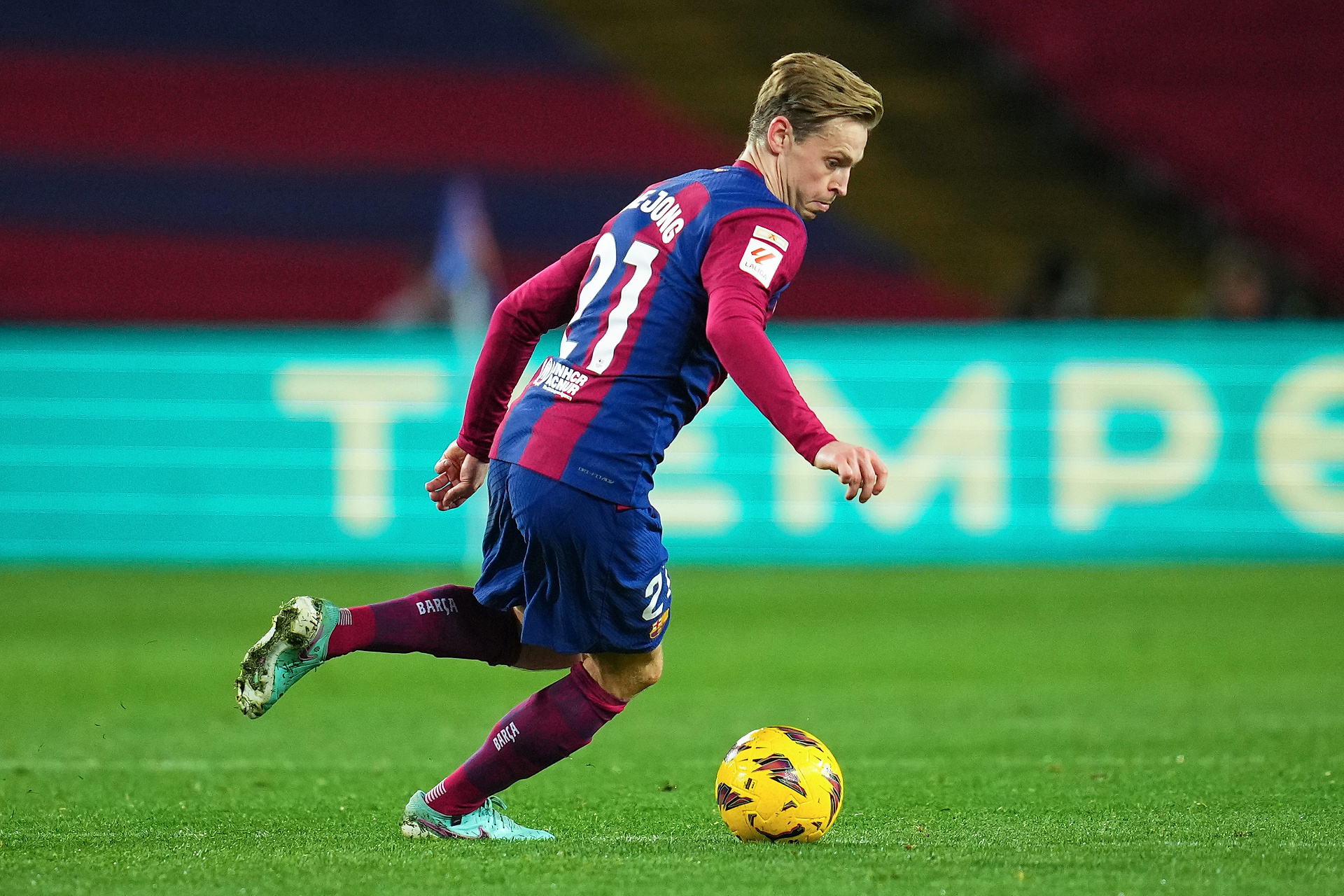 FC Barcelona dostała ofertę za Frenkiego de Jonga! Zaskakujący chętny na kupno Holendra