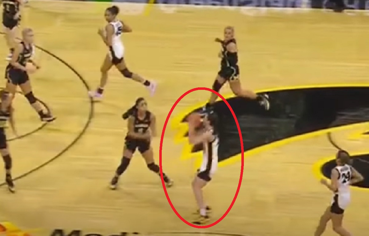 Koszykarka pobiła rekord prestiżowej ligi. Potrzebowała na to zaledwie dwóch pierwszych minut meczu [WIDEO]