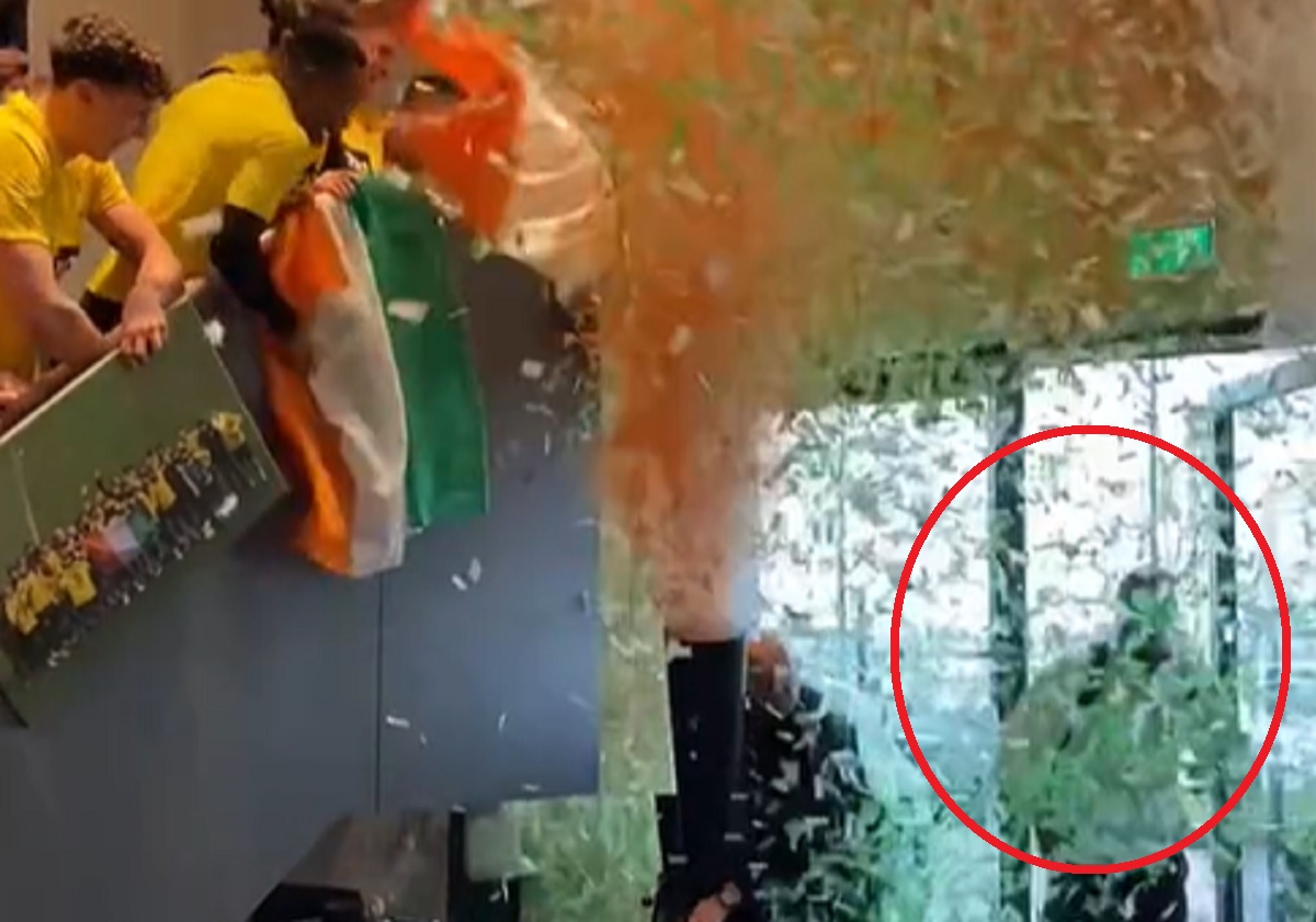 Zwycięzca Pucharu Narodów Afryki wrócił do klubu. Tak został przywitany przez kolegów z drużyny [WIDEO]