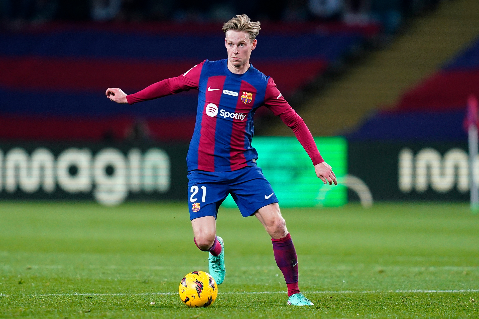 FC Barcelona upatrzyła sobie następców de Jonga. Dwa nazwiska na liście