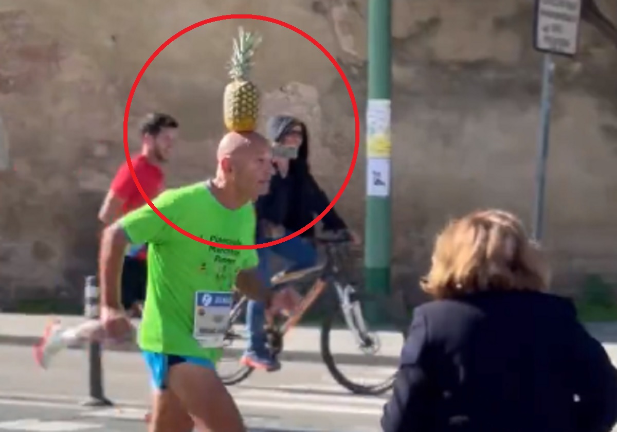 Przebiegł maraton... z owocem na głowie. Teraz tłumaczy komiczną decyzję [WIDEO]