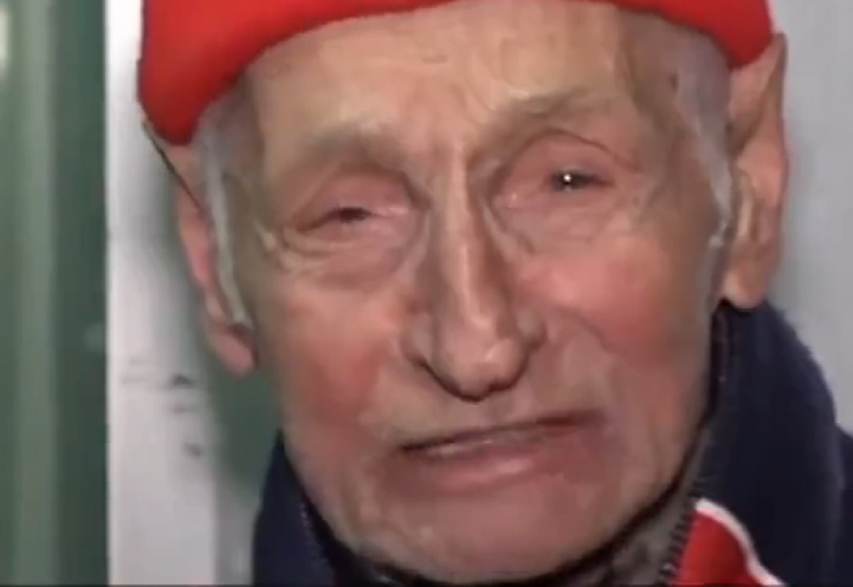 Przez 75 lat nie opuścił żadnego meczu ukochanego zespołu. Popłakał się po bolesnej decyzji klubu [WIDEO]