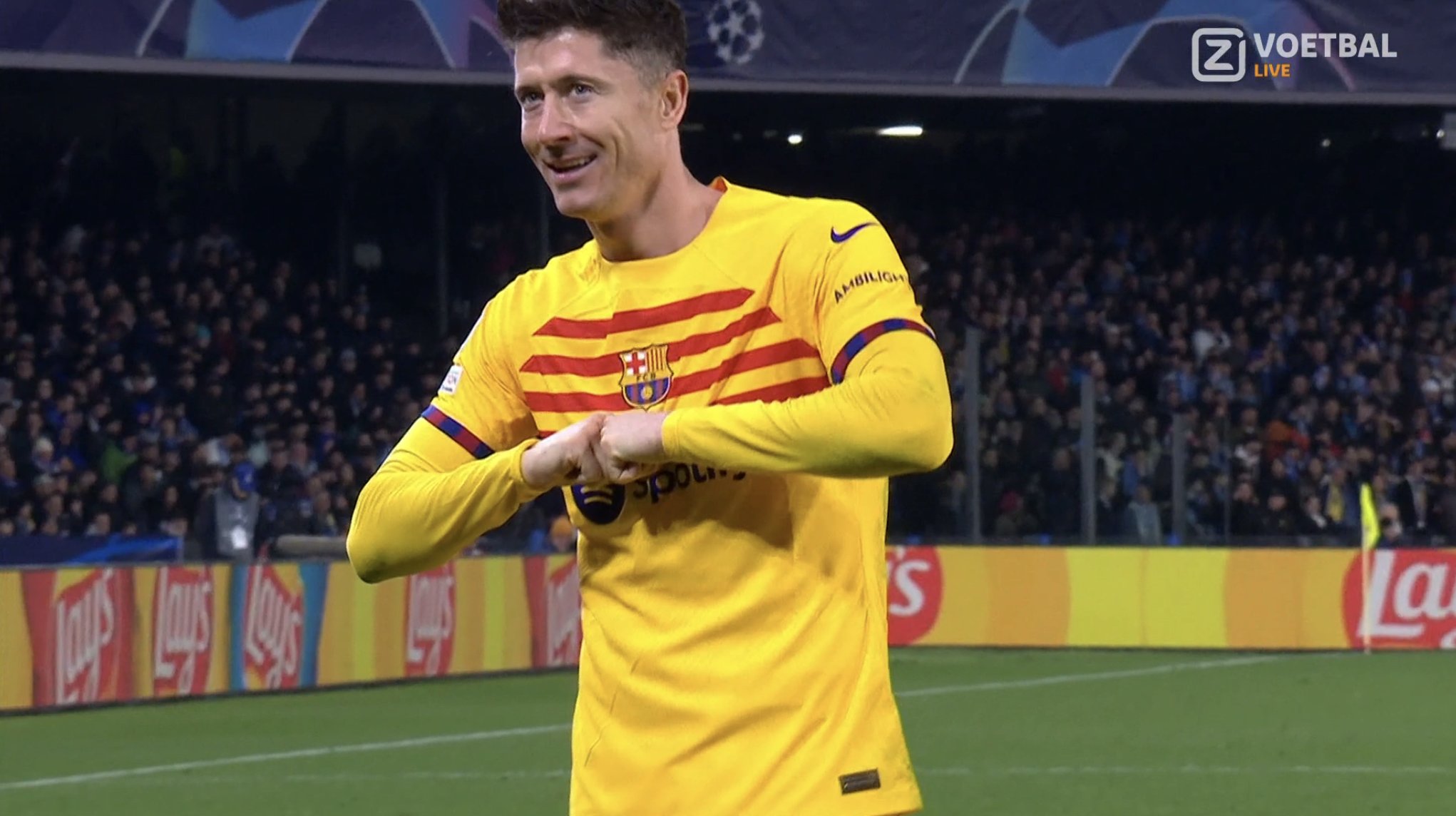 Robert Lewandowski strzelił gola Napoli! Arcyważne trafienie Polaka [WIDEO]