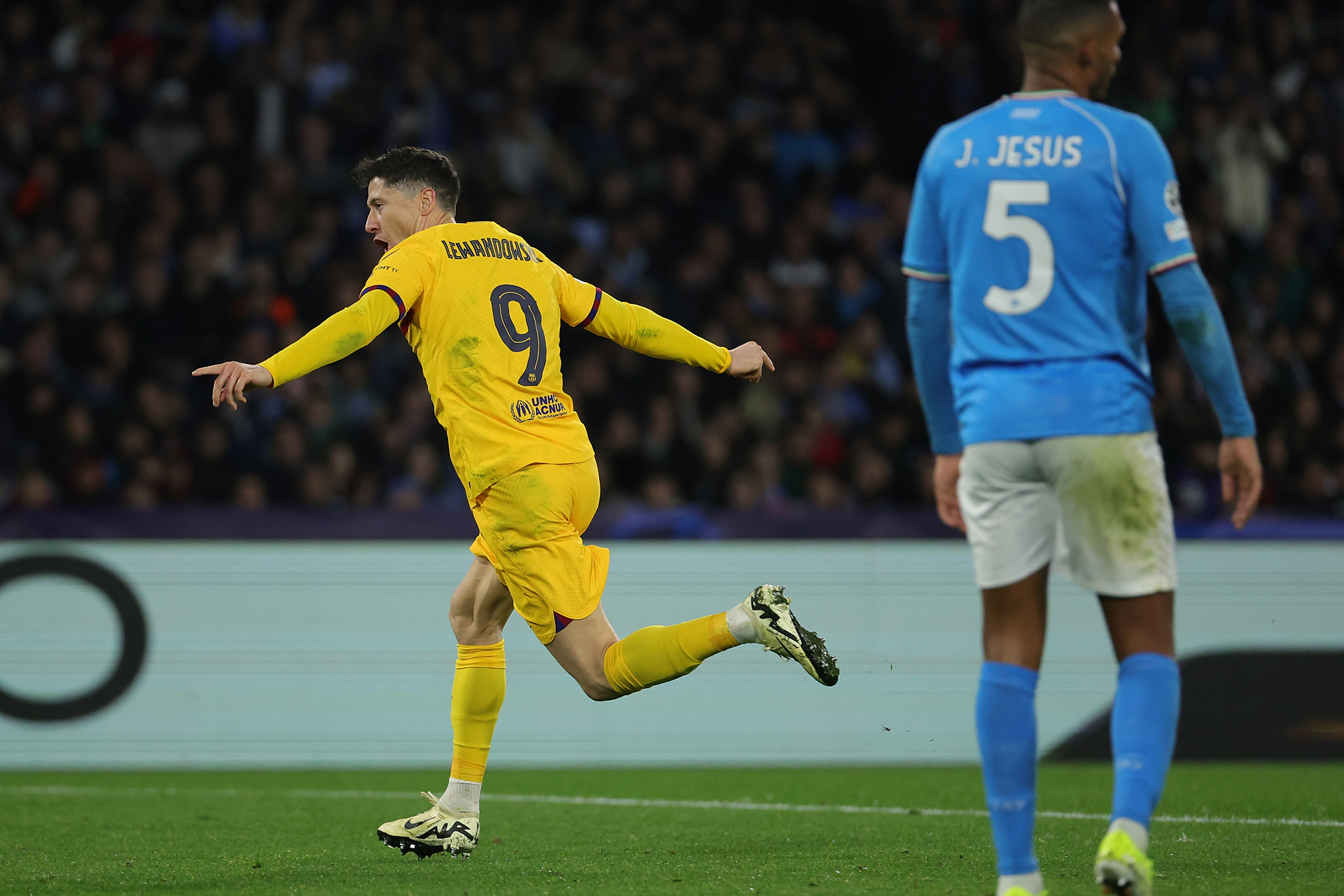 Gol Roberta Lewandowskiego nie wystarczył. FC Barcelona nie dowiozła zwycięstwa z Napoli [WIDEO]
