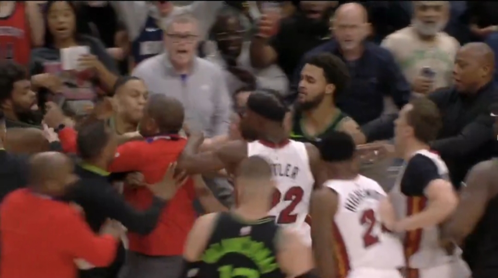 Bijatyka na parkiecie w NBA. Koszykarze stracili kontrolę [WIDEO]