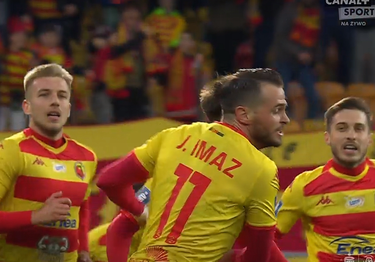 Lider Ekstraklasy uratował się w 97. minucie! Piękny gol beniaminka mógł przynieść ogromną sensację [WIDEO]
