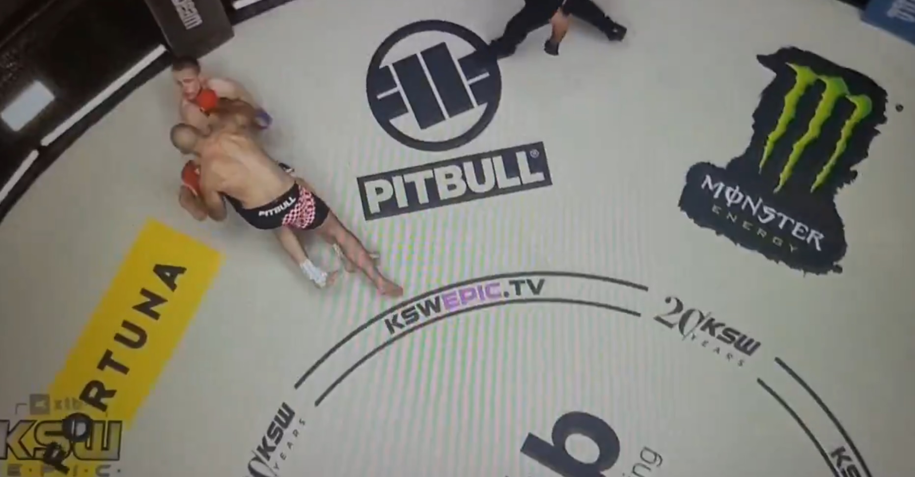 Spektakularny nokaut na gali KSW Epic! Wygrał w niecałą minutę, bombowy cios powalił rywala [WIDEO]