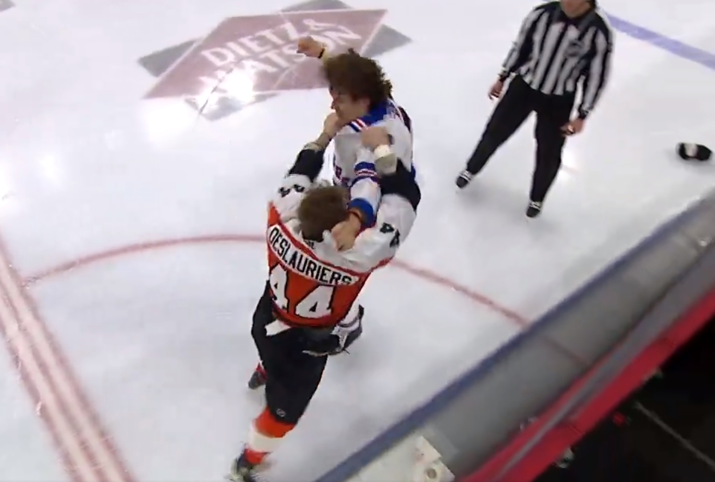 Wstrzymali grę i doszło do skandalu. Nikt im nie przerywał. Szalone sceny w meczu NHL [WIDEO]