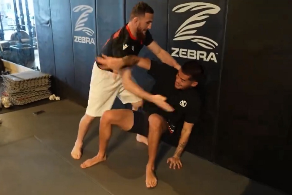 Zawodnik UFC upokorzył znanego streamera. Bił go "z liścia" po twarzy [WIDEO]