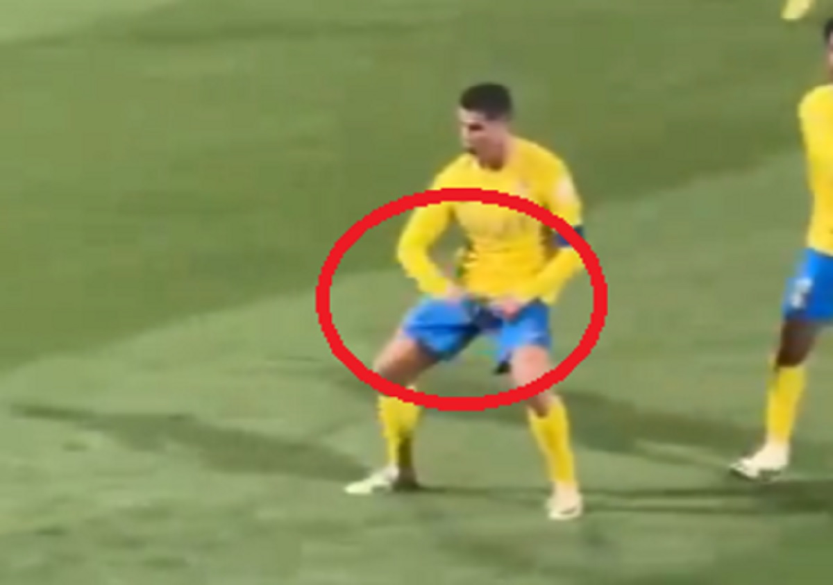 Kibice krzyczeli "Messi", Ronaldo nie wytrzymał. Obsceniczny gest. Tak zareagował [WIDEO]