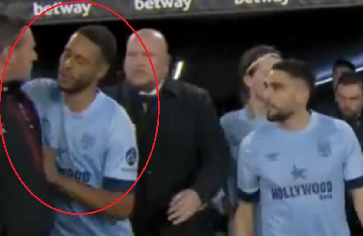 Piłkarz Premier League podważył decyzje sędziego i starł się z trenerem rywali. Doszło do zamieszania [WIDEO]