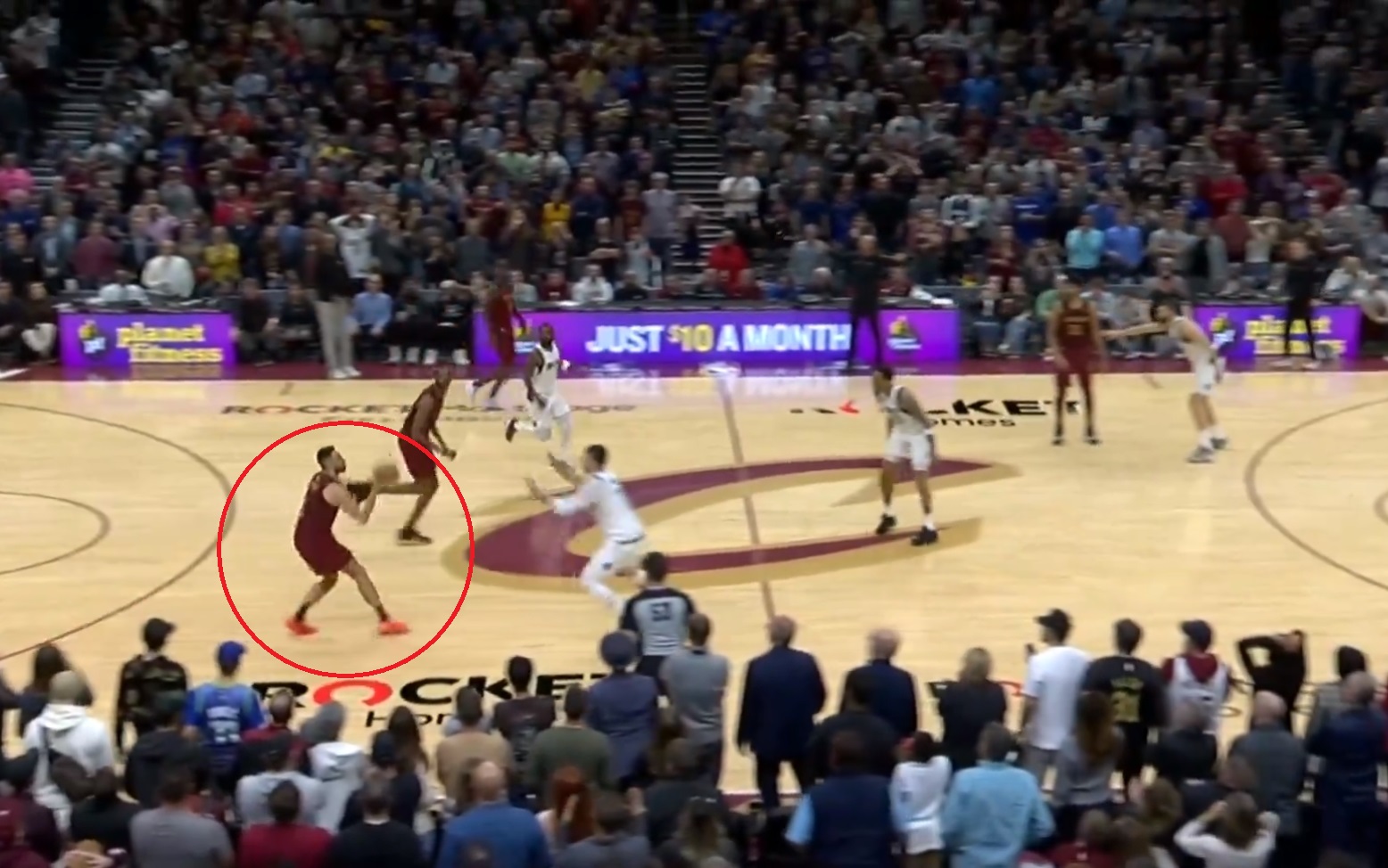 Kosmiczny rzut na wagę zwycięstwa w NBA! Tak zapewnił triumf w ostatniej sekundzie [WIDEO]