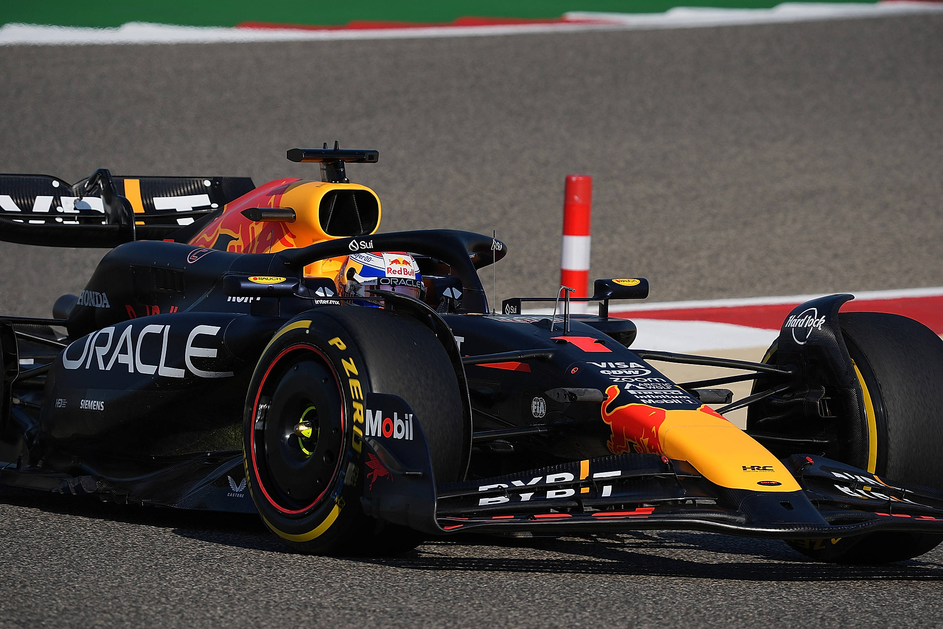Max Verstappen pokazał moc. Mistrz świata zaczął sezon od pole position