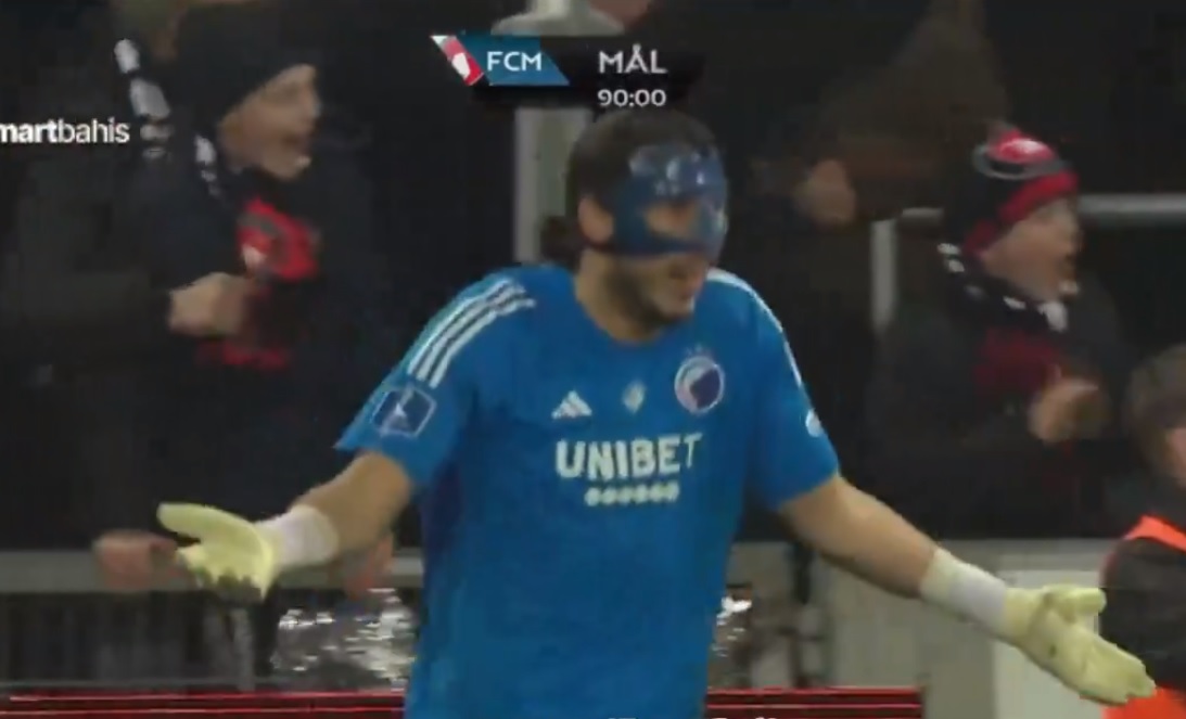 Obroniony karny i gruby błąd Kamila Grabary. FC Kopenhaga przegrała w szlagierze [WIDEO]