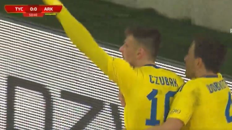 Arka Gdynia zrobiła krok do Ekstraklasy! Karol Czubak bohaterem meczu na szczycie Fortuna 1 Ligi [WIDEO]
