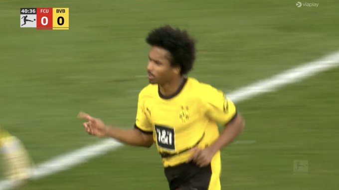 Kapitalny strzał napastnika Borussii Dortmund! BVB wreszcie z kompletem punktów w Bundeslidze [WIDEO]