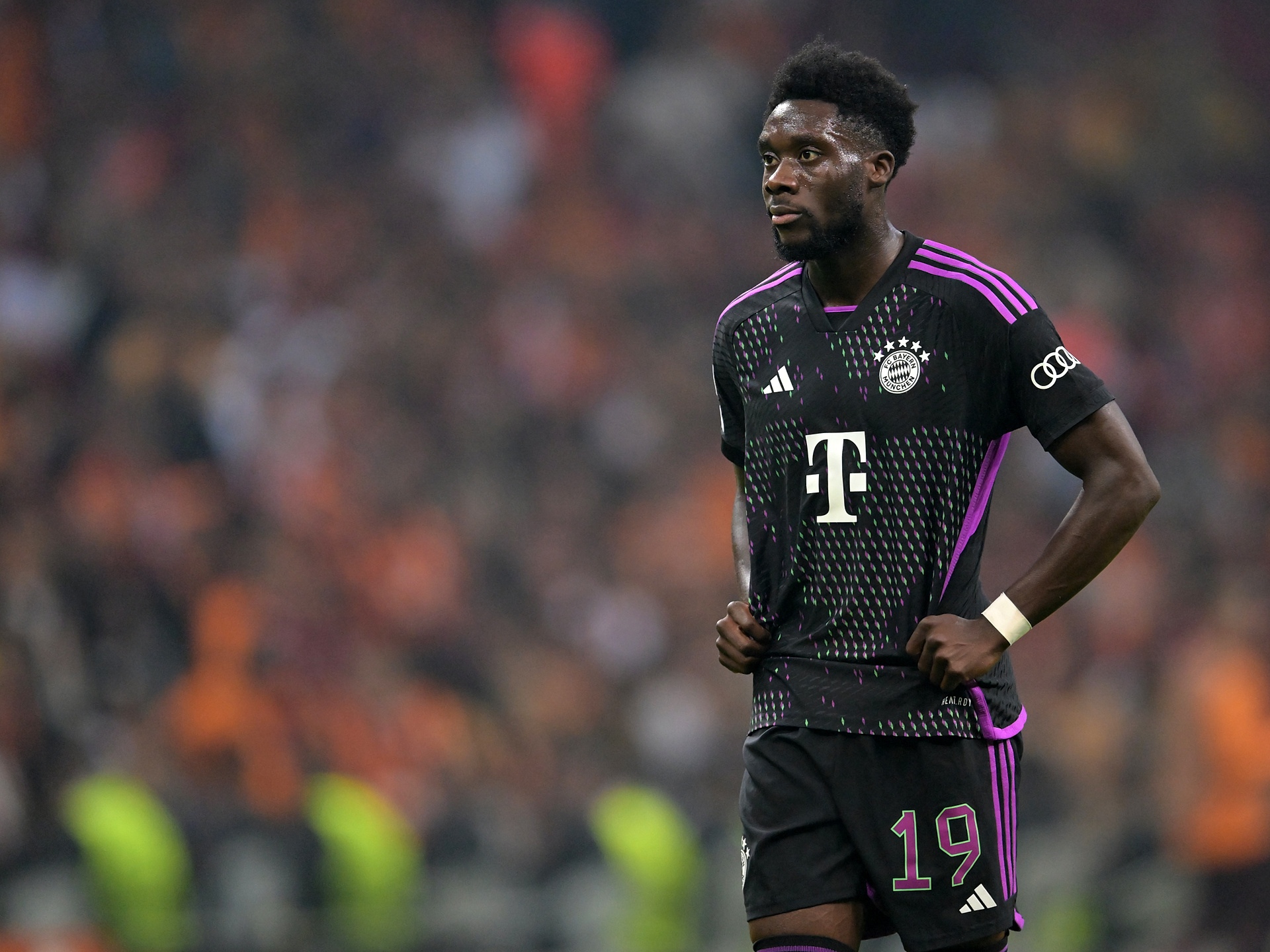 Bayern wycenił Alphonso Daviesa. Real Madryt będzie musiał rozbić bank