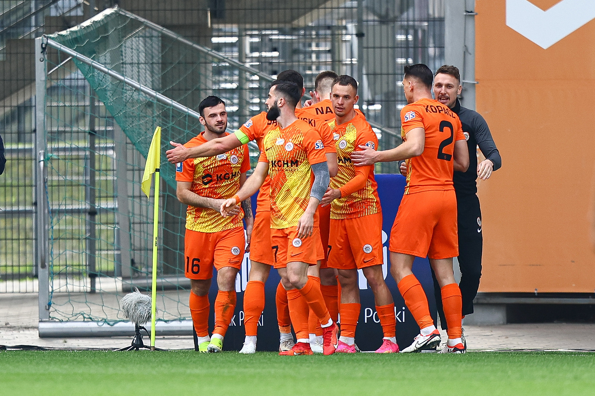 Koszmar Korony w doliczonym czasie! Anulowany gol pozbawił punktu, cenne zwycięstwo Zagłębia [WIDEO]