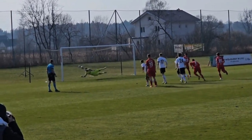 Kacper Tobiasz obronił rzut karny. Błysk bramkarza w meczu rezerw Legii Warszawa [WIDEO]