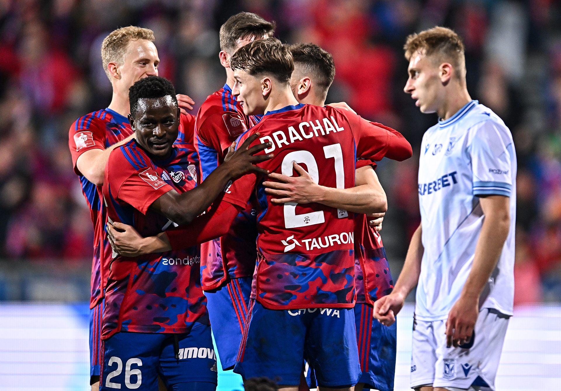 Korona Kielce - Raków Częstochowa gdzie oglądać? Transmisja na żywo w TV i stream online (13.03.2024)