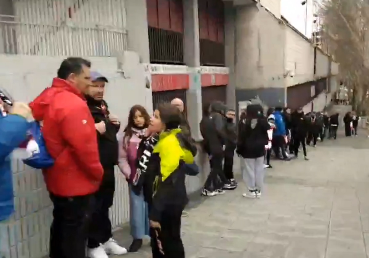 "Łańcuszek" przed stadionem Rayo "Łańcuszek" przed stadionem Rayo
