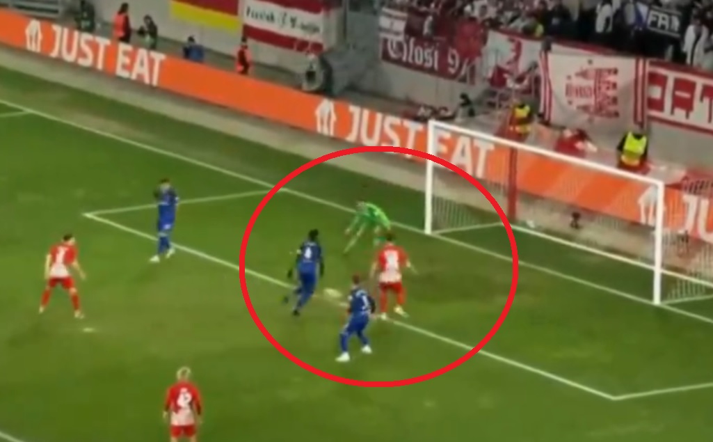 Fabiański bez czystego konta, słabiutki występ West Hamu. Niemcy bliżej upragnionego awansu [WIDEO]