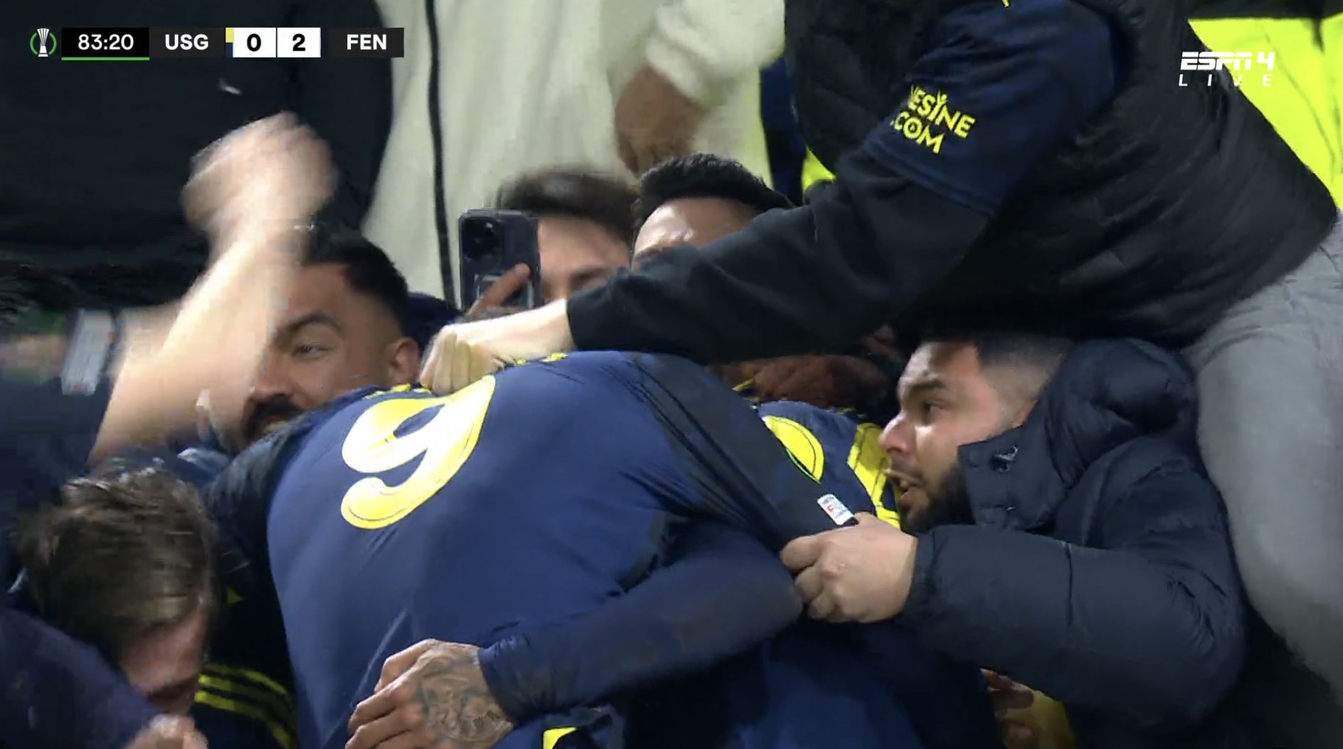 Trwa kryzys Szymańskiego. Imponujące zwycięstwo Fenerbahce mimo problemów Polaka [WIDEO]