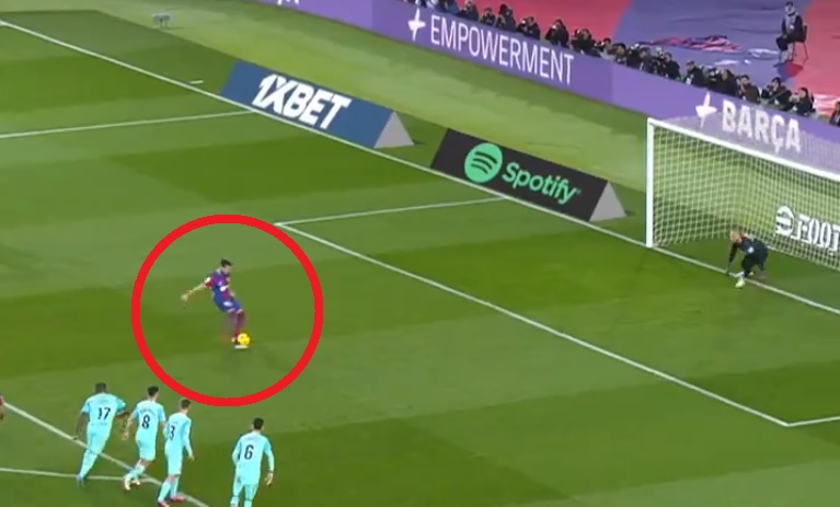 FC Barcelonie zabrakło Lewandowskiego. Fatalny strzał Guendogana z rzutu karnego [WIDEO]