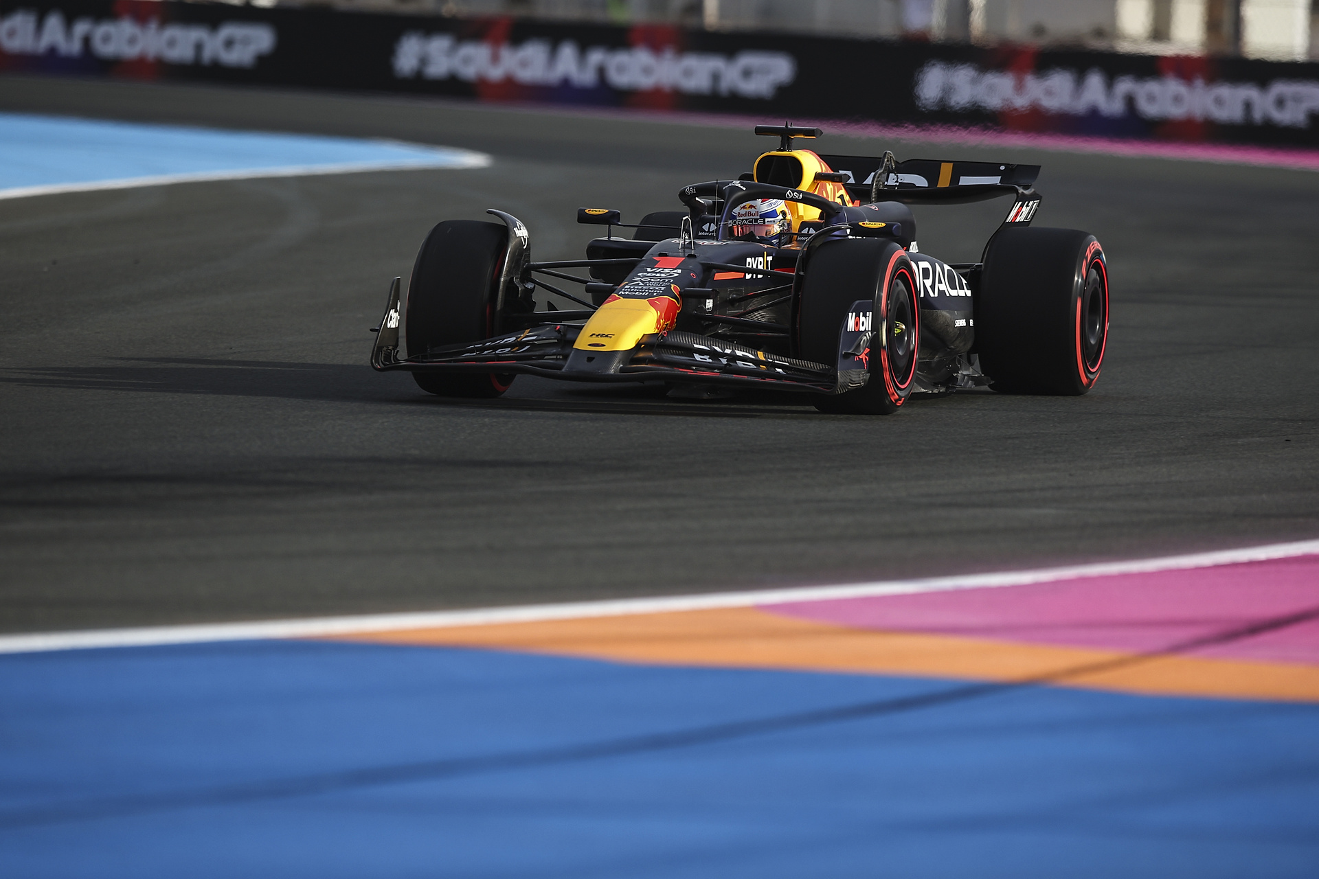Verstappen nie dał żadnych szans rywalom. Nastolatek z Ferrari zapunktował w debiucie