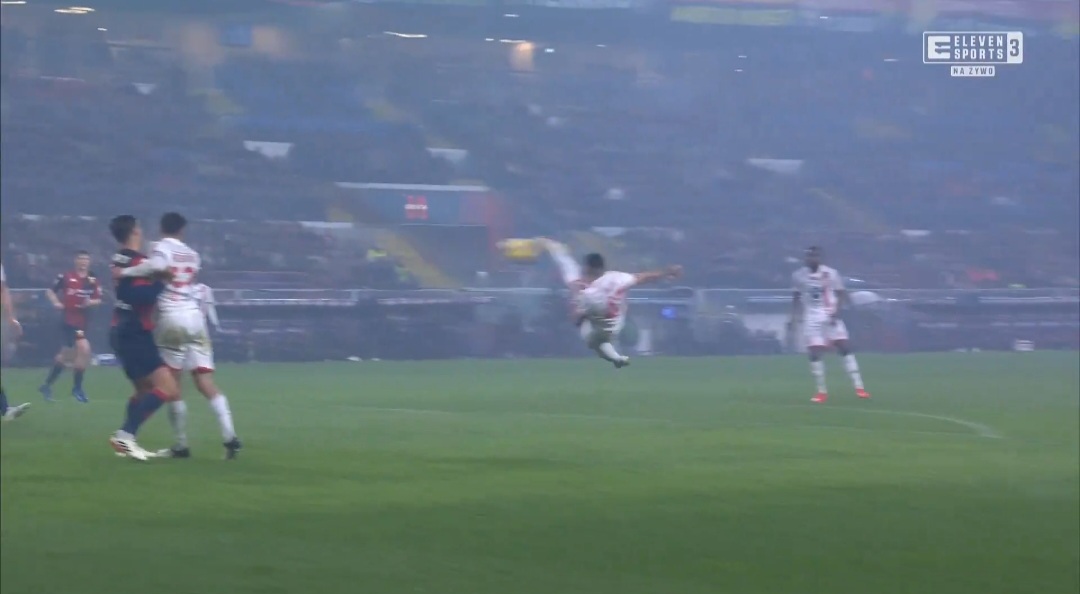 Obłędna bramka "nożycami". Perfekcyjny strzał w Serie A [WIDEO]