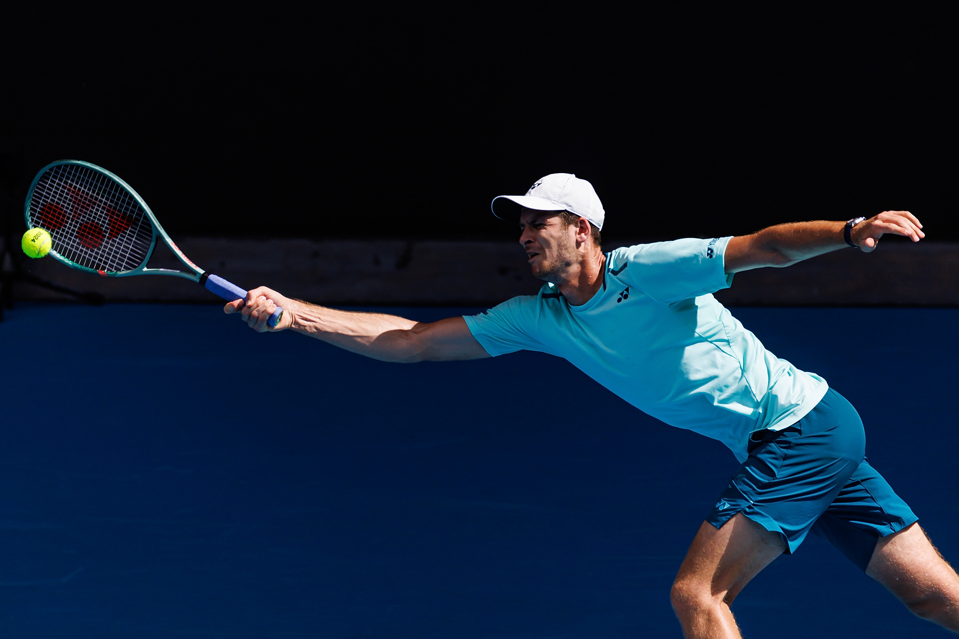 Fatalny występ Huberta Hurkacza w Indian Wells! Błyskawiczne odpadnięcie, jeden set przegrany do zera [WIDEO]