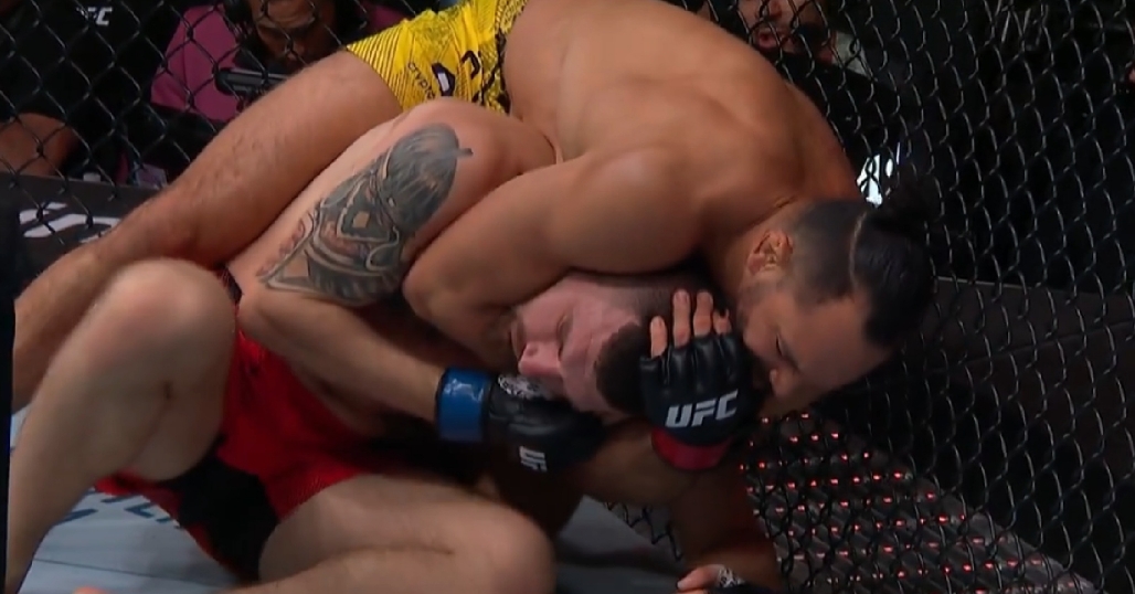 Michał Oleksiejczuk "uduszony"! Brutalna porażka Polaka w UFC [WIDEO]