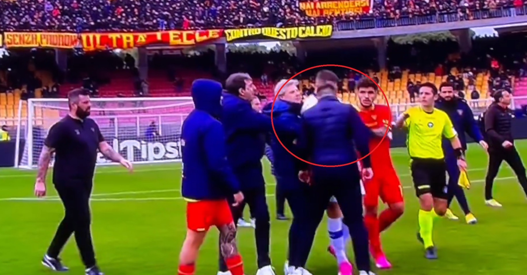 Gigantyczny skandal w Serie A! Trener uderzył z główki piłkarza rywali, może zostać zwolniony [WIDEO]