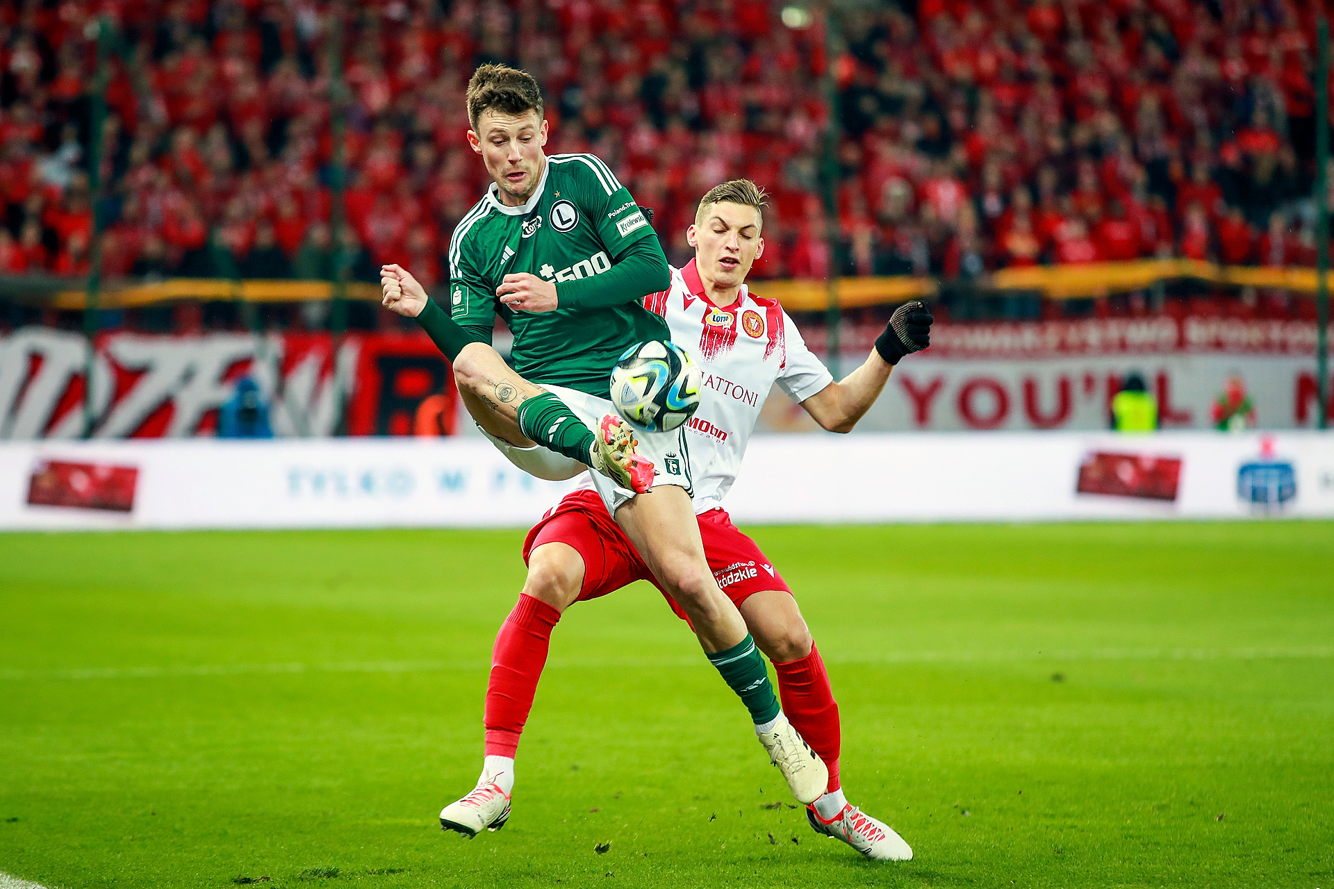 Szalona końcówka w Łodzi, Widzew pokonał Legię! Gol w 93. minucie pogrążył wicemistrzów Polski [WIDEO]