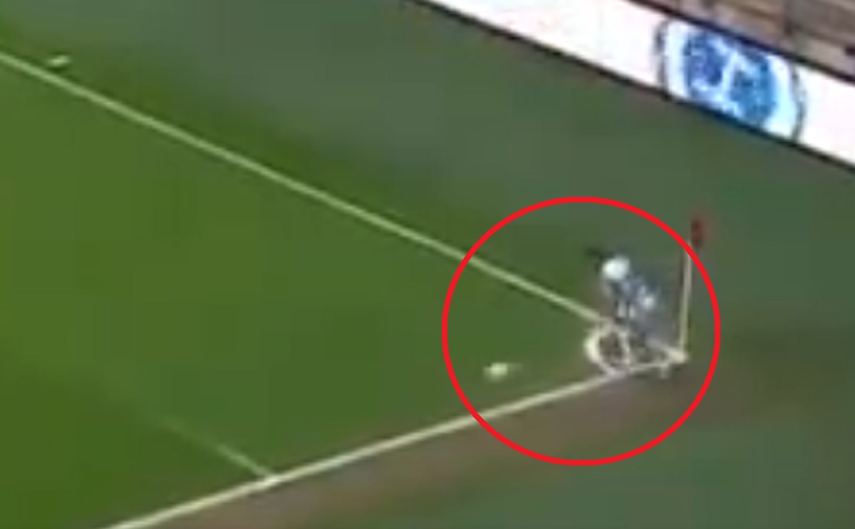 "Najgorszy rzut rożny w historii piłki nożnej". Absurdalne zagranie na zapleczu Premier League [WIDEO]