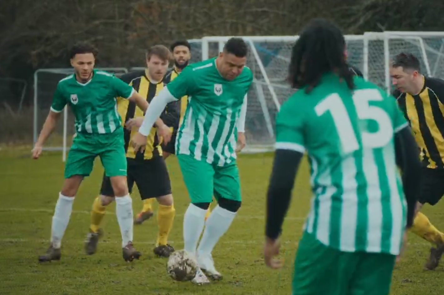 Brazylijski Ronaldo wrócił na boisko. Stracił dawną magię, legenda rozczarowała kibiców [WIDEO]