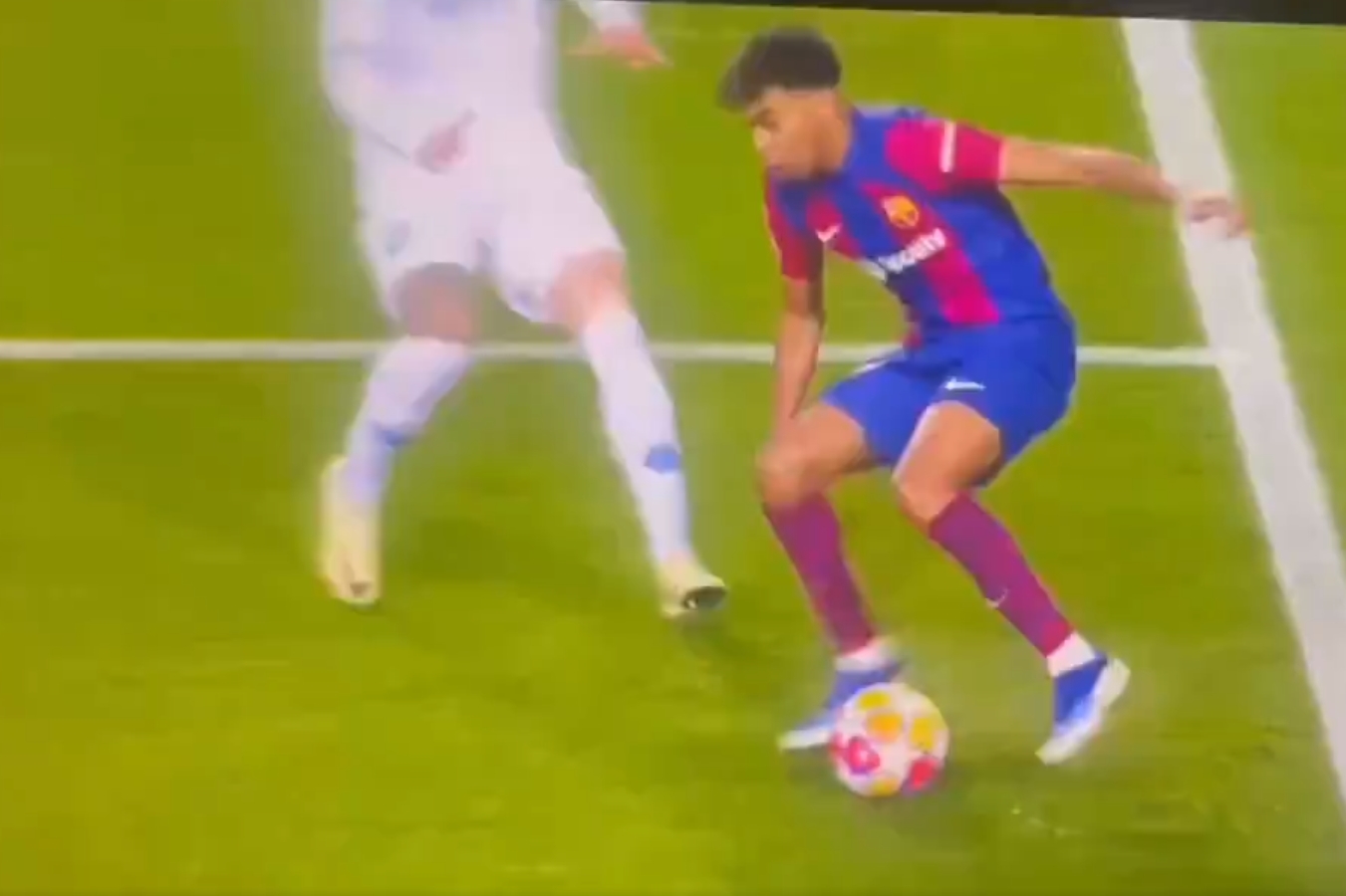 Lamine Yamal ośmieszył rywala. Piłkarz Barcelony skradł show w meczu Ligi Mistrzów [WIDEO]