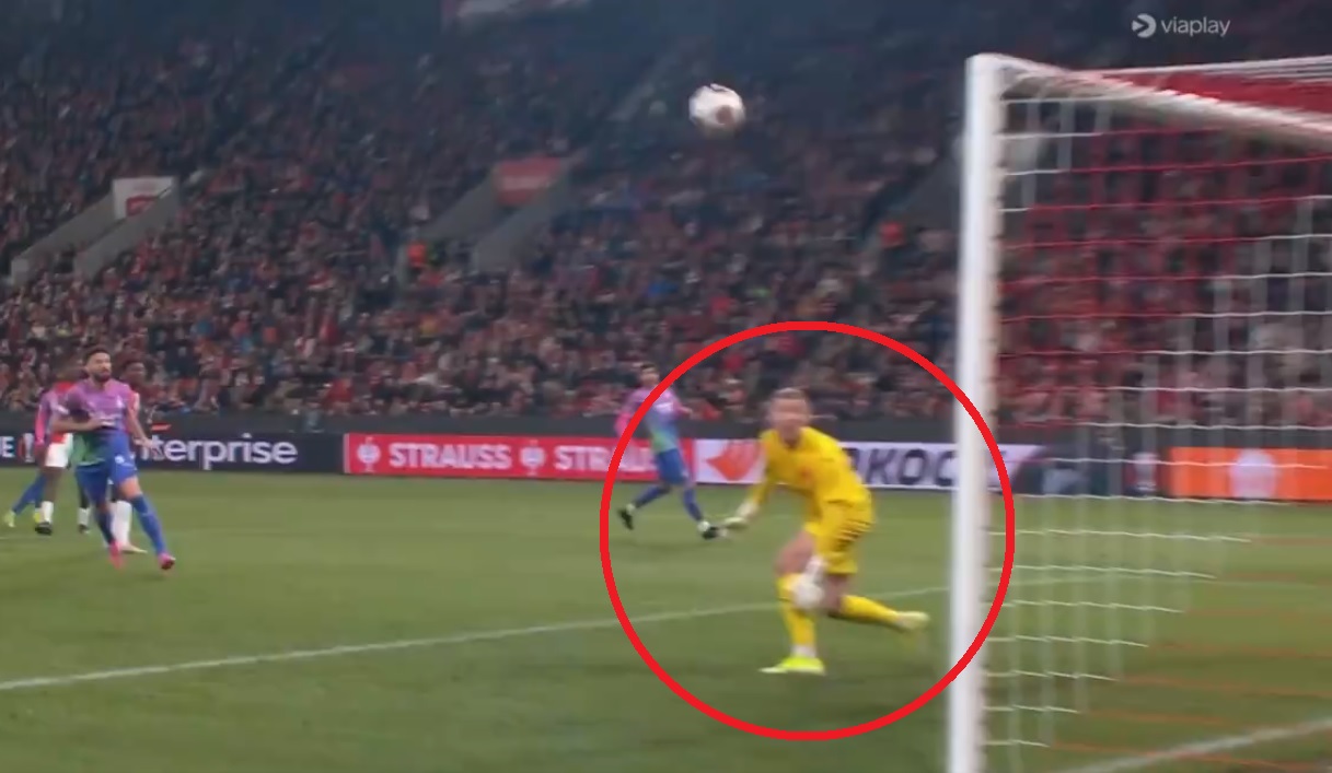 AC Milan dobił Slavię cudownym golem. Bramkarz mógł tylko podziwiać, jak piłka wpada do siatki [WIDEO]