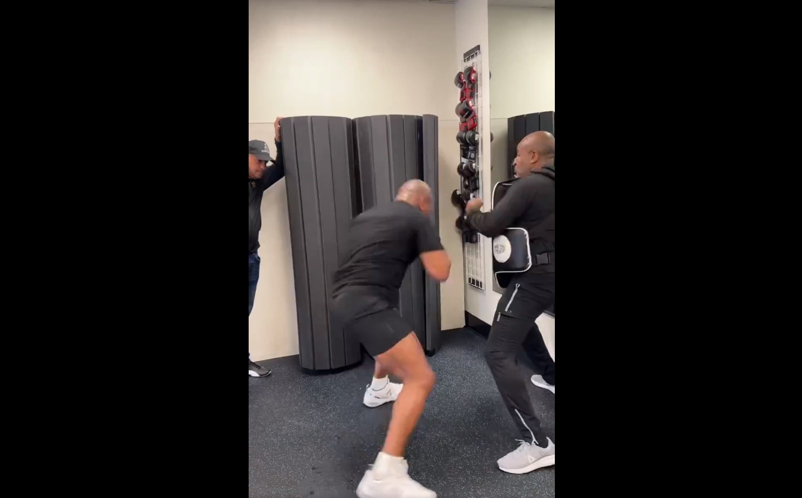 Mike Tyson pokazał, jak trenuje przez walką. Nieziemska forma pięściarza [WIDEO]