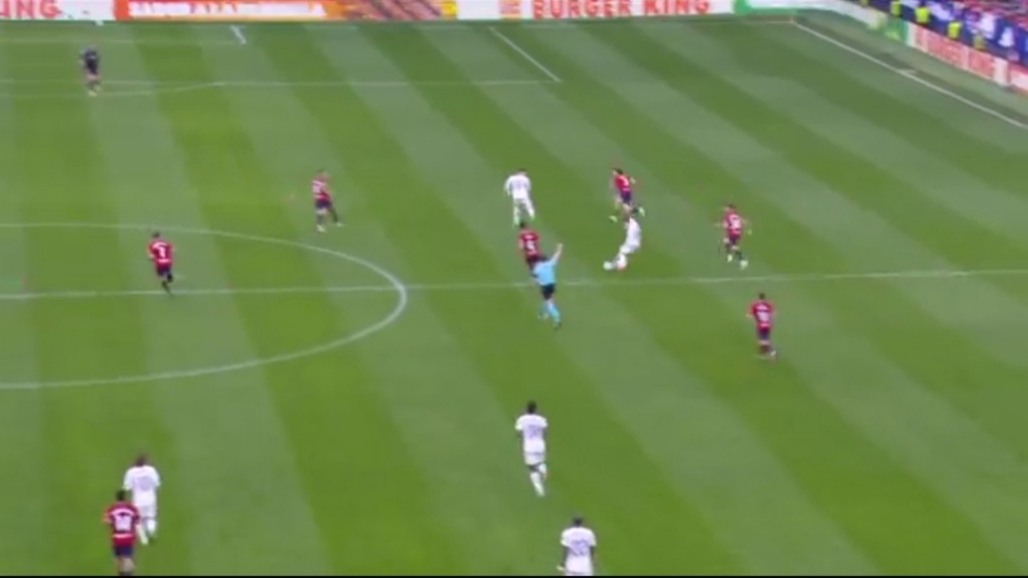 Gracz Realu Madryt mógł strzelić gola z połowy boiska. Zabrakło niewiele do spektakularnego trafienia [WIDEO]